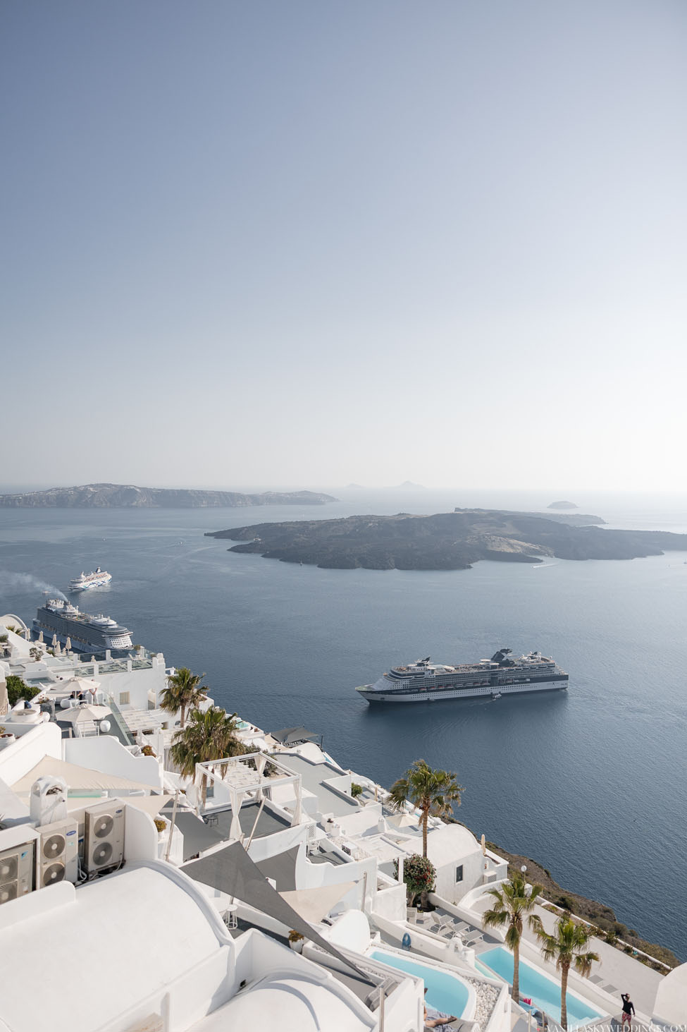 a&a_intimate_elopement_dana_villas_location_santorini_greece